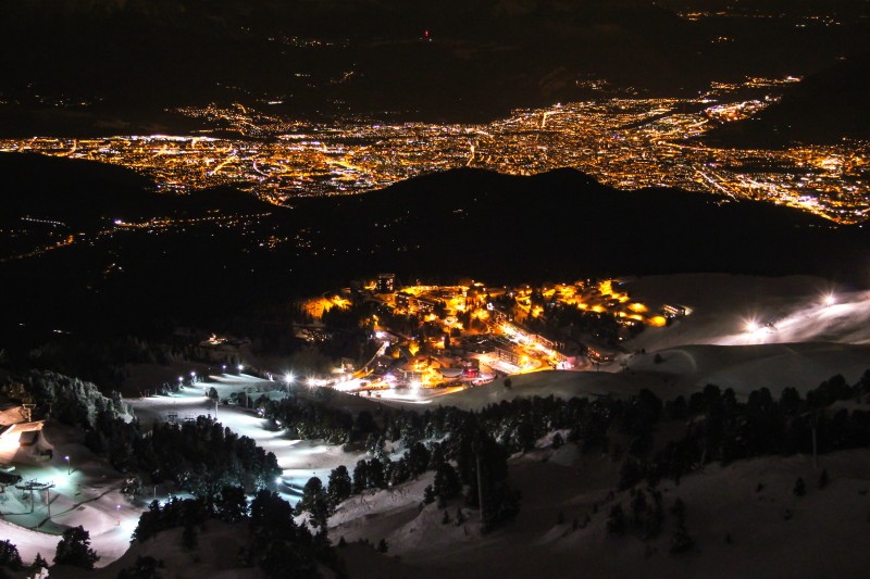 Soirée ski nocturne à Chamrousse jusqu'au 30 mars Soirée ski nocturne à Chamrousse jusqu'au 30 mars