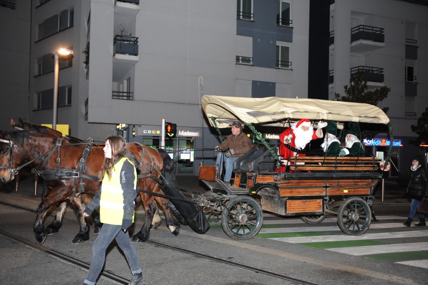 Descentes du père Noël dans les quartiers de Saint Martin d’Hères Descentes du père Noël dans les quartiers de Saint Martin d’Hères