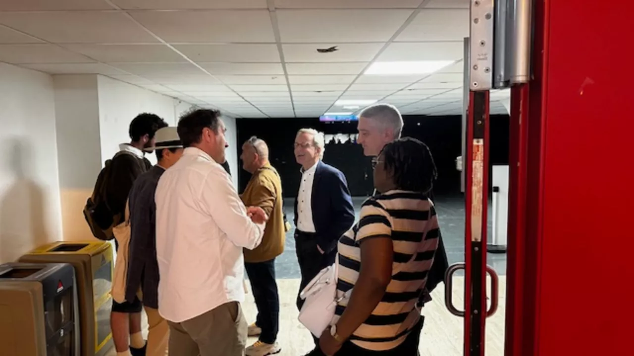 Des Grenoblois perturbent la Biennale des villes en transition