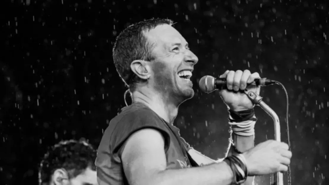 Chris Martin (Coldplay) fait une terrible chute sur scène