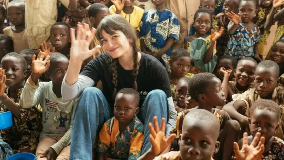 Clara Luciani se met au service de l’UNICEF