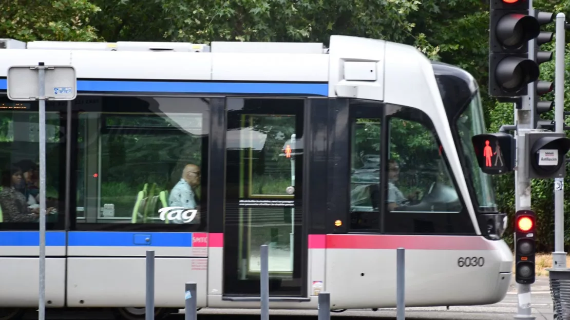 Contrôleur menacé par une arme à feu : pas de tramway et peu de bus ce mardi à Grenoble