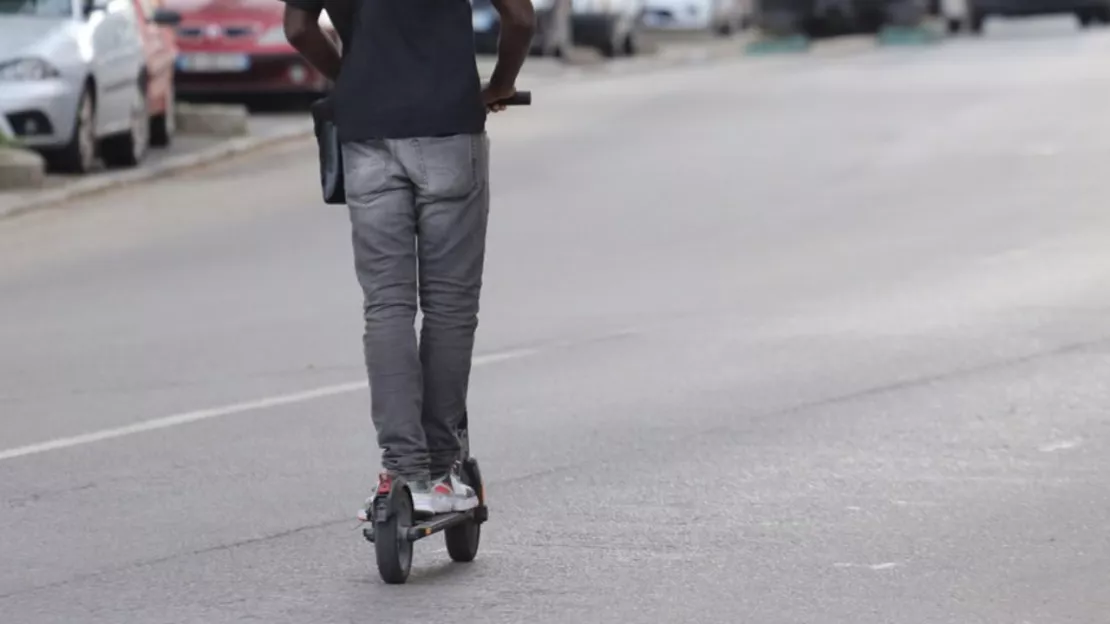 Echirolles : il percute un policier municipal avec sa trottinette