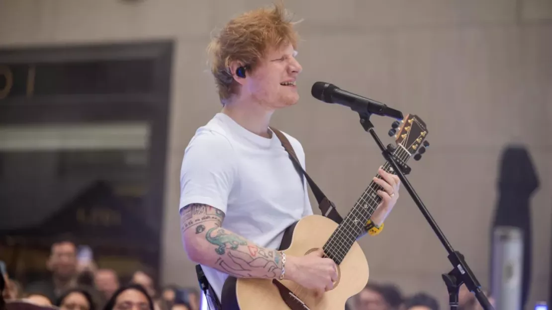 Ed Sheeran : un chanteur près de son public.