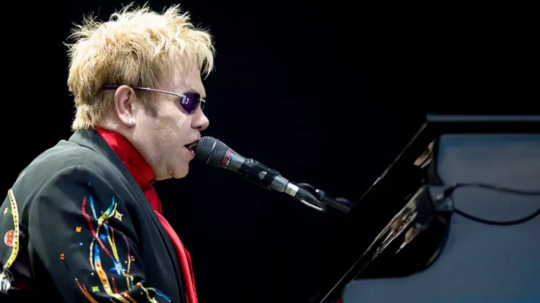 Elton John organise une énorme vente aux enchères de ses affaires !