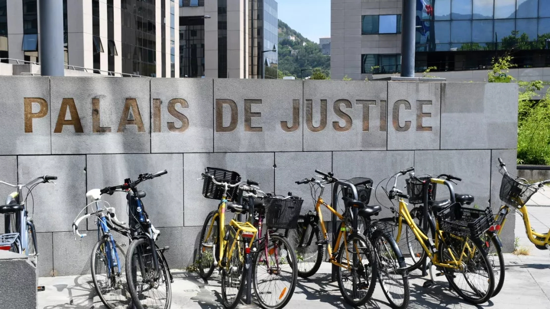 Grenoble : condamné pour avoir été arrêté avec un 9mm dans son sac