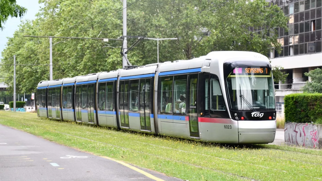 Grenoble : le papy fait semblant de chuter dans le tramway pour toucher les seins d'une passagère