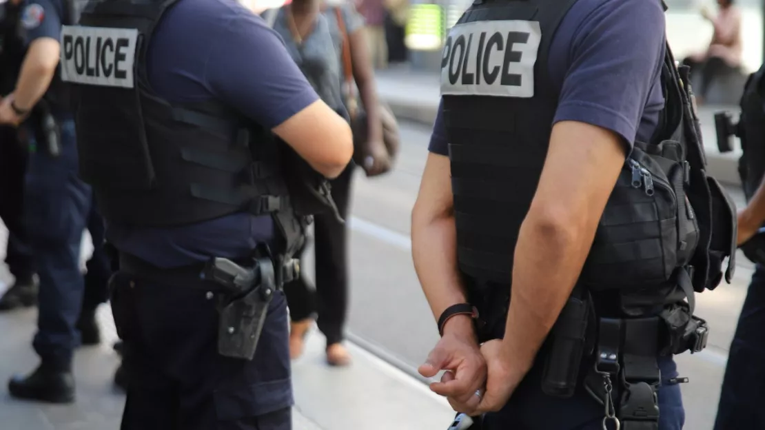 Grenoble : le policier se fait boxer par un chauffard