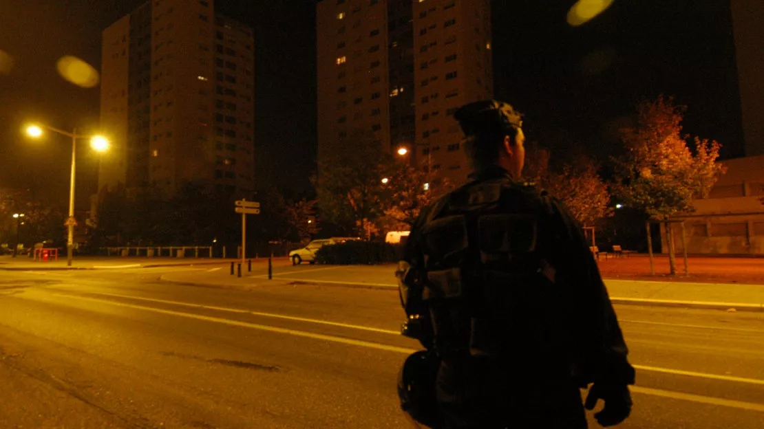 Grenoble : le quartier Mistral barricadé, des policiers attaqués