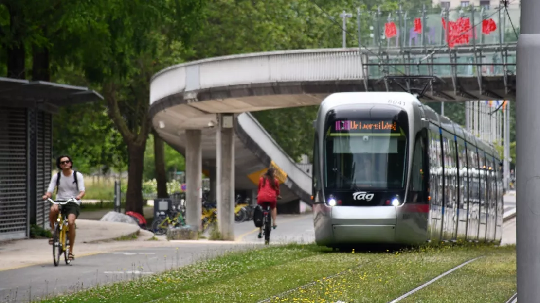 La ligne D du tramway relie désormais l'université à la gare de Grenoble