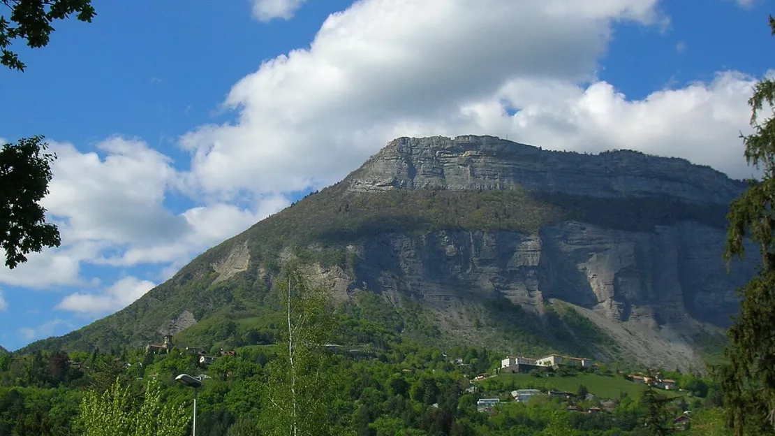La promenade vire au drame près de Grenoble : une femme fait une chute de plusieurs centaines de mètres