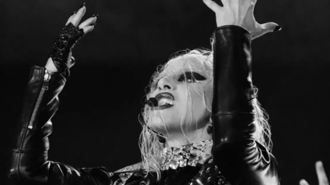 Lady Gaga dévoile son nouveau clip "Disease" !