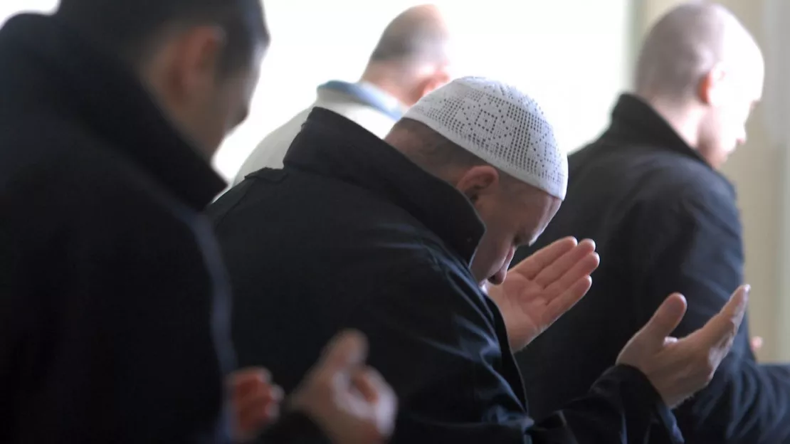 Près de Grenoble : il agresse un fidèle devant une mosquée