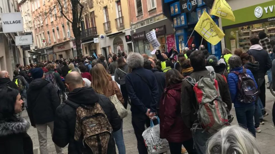 Réforme des retraites : manifestation sauvage dans le calme à Grenoble samedi