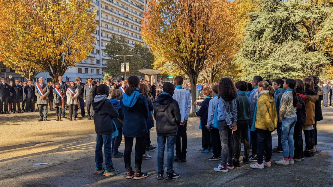 Violences policières, 49-3, Covid : une enquête ouverte par le rectorat après la lecture d'un texte lunaire par des enfants le 11-Novembre à Grenoble