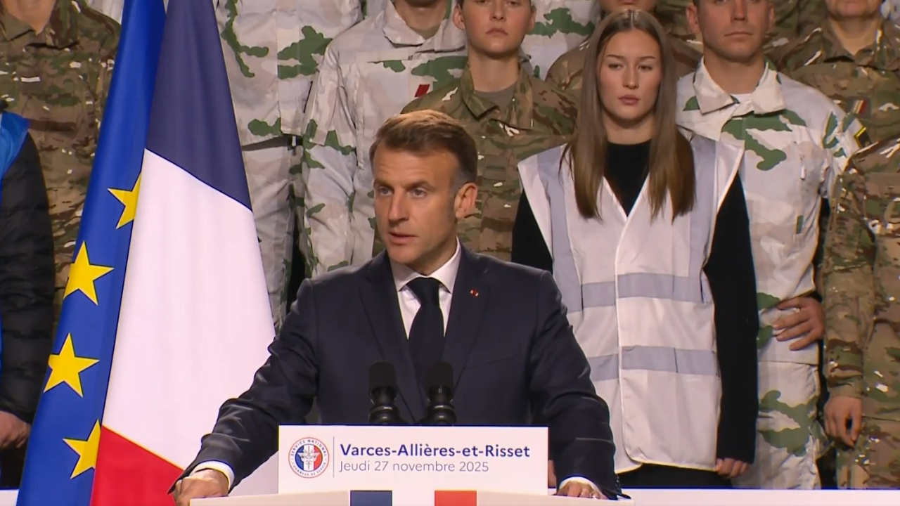Depuis l’Isère, Emmanuel Macron annonce un nouveau service militaire volontaire dès 2026 et la fin du SNU Depuis l’Isère, Emmanuel Macron annonce un nouveau service militaire volontaire dès 2026 et la fin du SNU