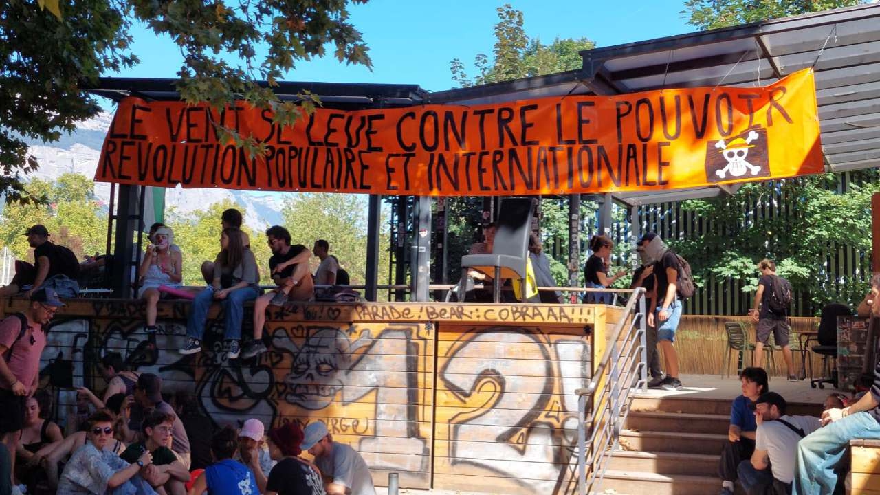 Grenoble : le squat de la Bobine évacué par les forces de l'ordre Grenoble : le squat de la Bobine évacué par les forces de l'ordre