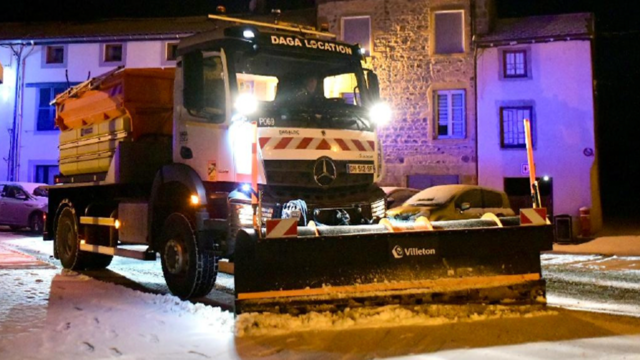 Neige et verglas : comment la M&eacute;tropole de Grenoble s&rsquo;organise pour maintenir les routes praticables