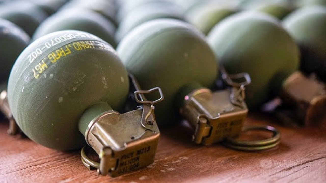 La grenade lancée dans un institut de beauté à Grenoble était bien létale : comment un escalier a probablement évité que l'explosion ne fasse des morts La grenade lancée dans un institut de beauté à Grenoble était bien létale : comment un escalier a probablement évité que l'explosion ne fasse des morts