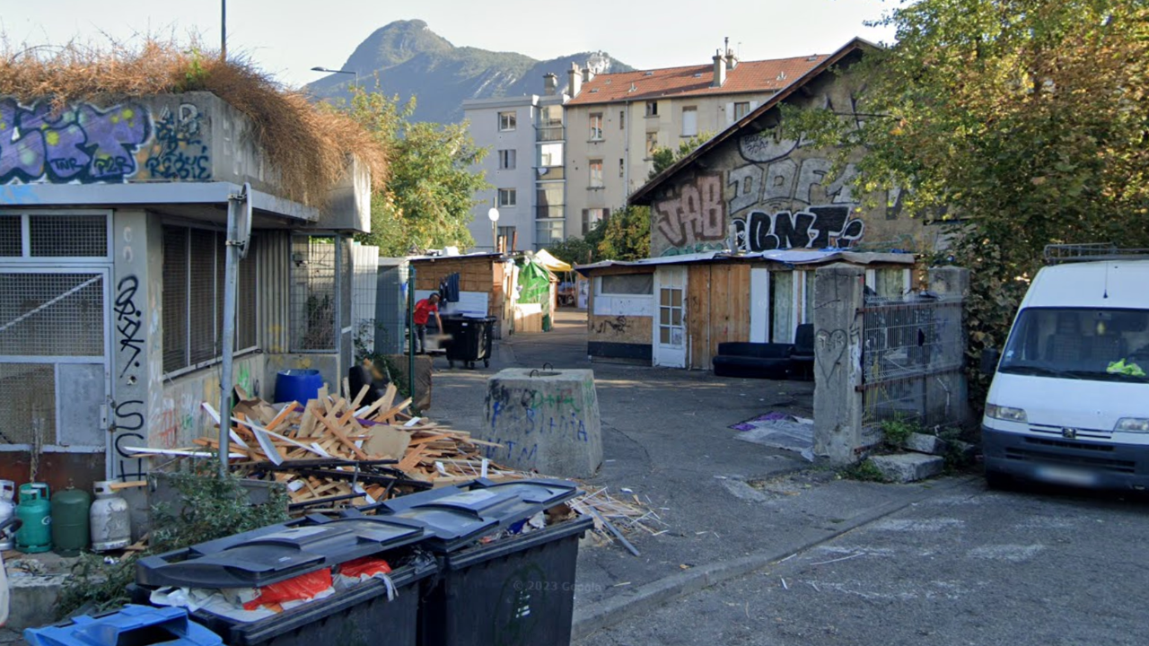 Grenoble : le campement de la rue Polotti d&eacute;mantel&eacute;, 46 occupants concern&eacute;s
