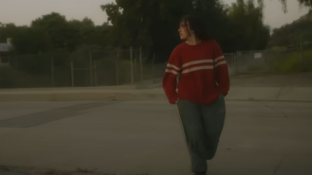 Billie Eilish dans une sorte d'hôpital psychiatrique pour le clip de "Chihiro" Billie Eilish dans une sorte d'hôpital psychiatrique pour le clip de "Chihiro"