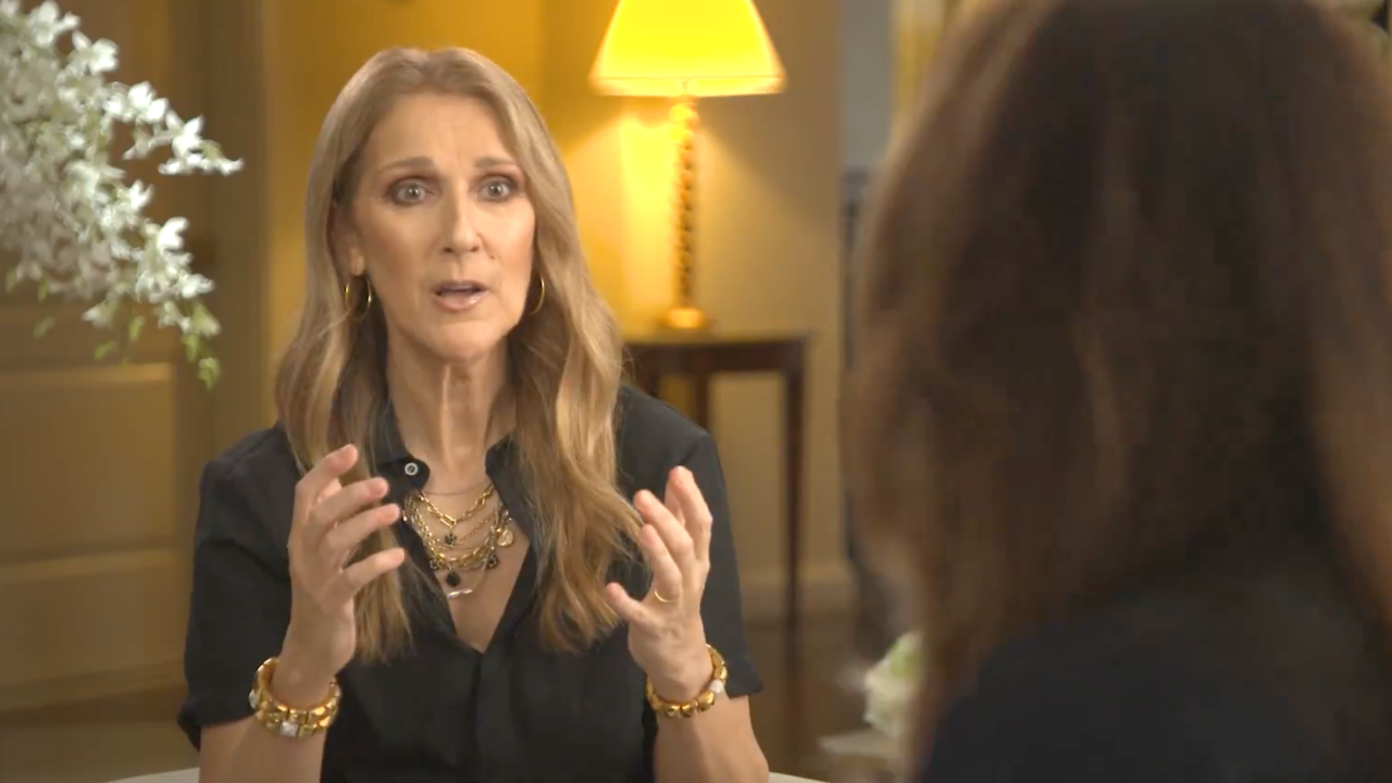 Céline Dion : le joli cadeau d'Anne-Claire Coudray à la chanteuse qui voulait revoir la Tour Eiffel Céline Dion : le joli cadeau d'Anne-Claire Coudray à la chanteuse qui voulait revoir la Tour Eiffel