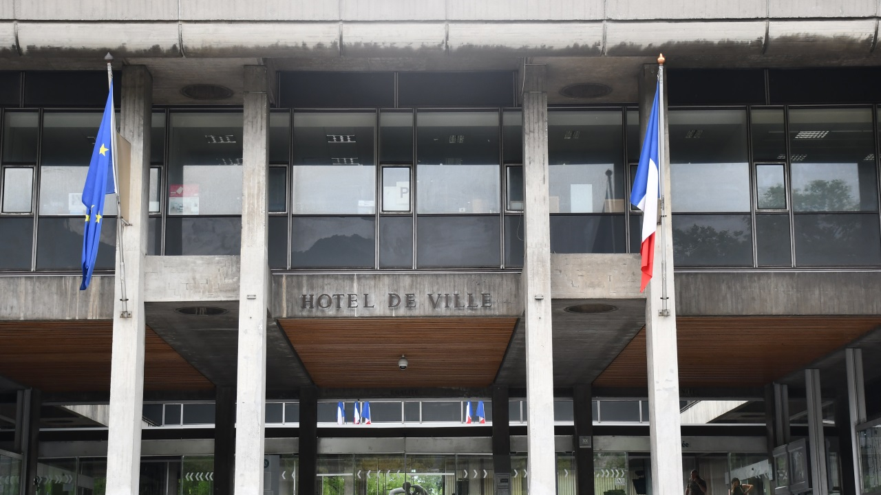 Des élus quittent le conseil municipal de Grenoble, la séance ne se termine pas Des élus quittent le conseil municipal de Grenoble, la séance ne se termine pas