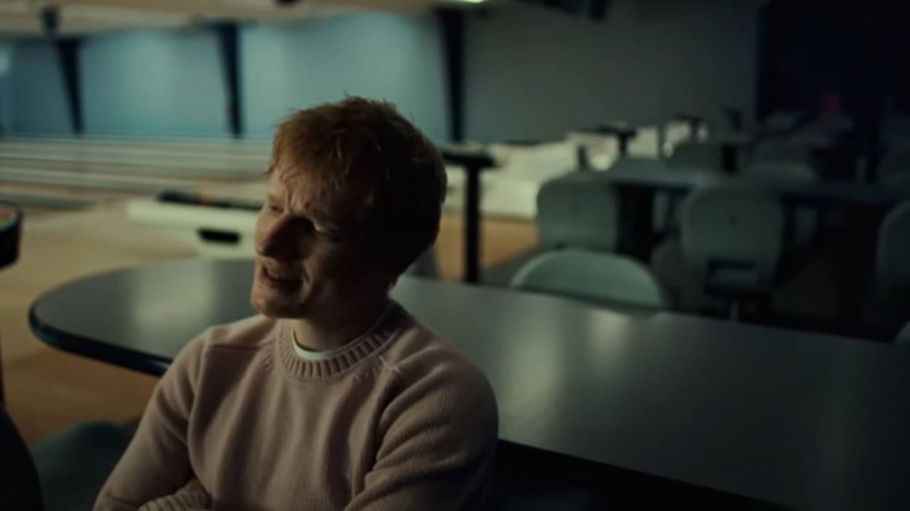 Ed Sheeran de retour avec le clip de "Old Phone" Ed Sheeran de retour avec le clip de "Old Phone"