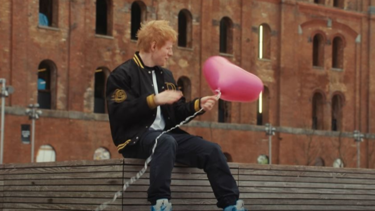 Ed Sheeran mise sur "Azizam" pour reconquérir le cœur du public Ed Sheeran mise sur "Azizam" pour reconquérir le cœur du public