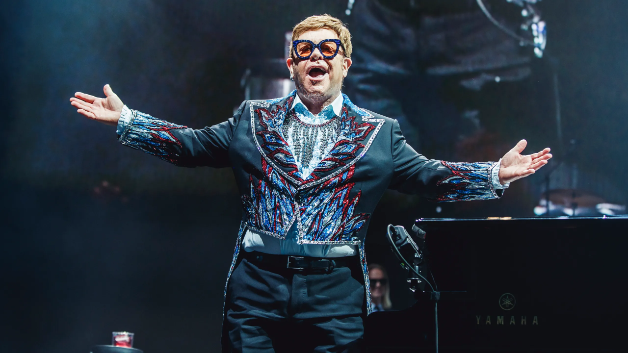 Elton John en larmes face à son public : "Jouer pour vous a été ma raison de vivre !"