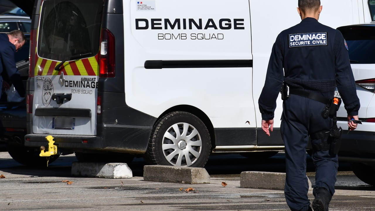 Fausse alerte à la bombe dans une crèche près de Grenoble : l'auteur du canular n'a que 11 ans Fausse alerte à la bombe dans une crèche près de Grenoble : l'auteur du canular n'a que 11 ans