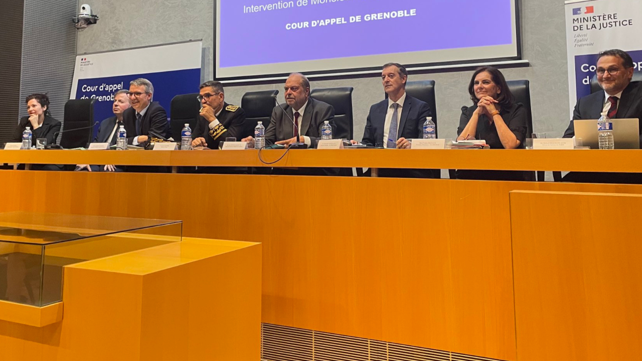Grenoble : Eric Dupond-Moretti chahut&eacute; par les greffiers en col&egrave;re