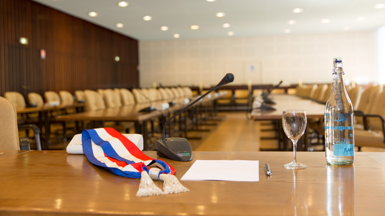 Grenoble : Eric Piolle pr&ecirc;t &agrave; retirer les d&eacute;l&eacute;gations d'adjoints trop critiques ?