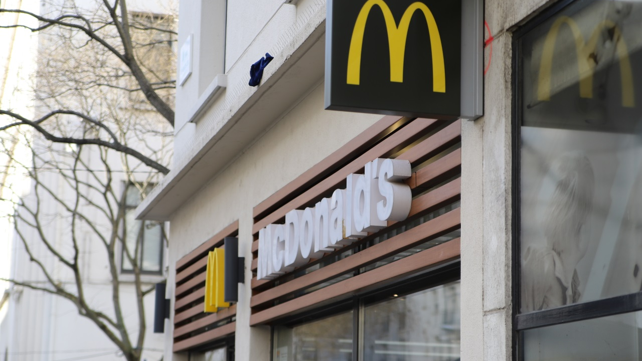 Grenoble : il blesse le manager du McDonald&rsquo;s &agrave; coups de couteau pour avoir refus&eacute; de le rembourser, la justice le rattrape