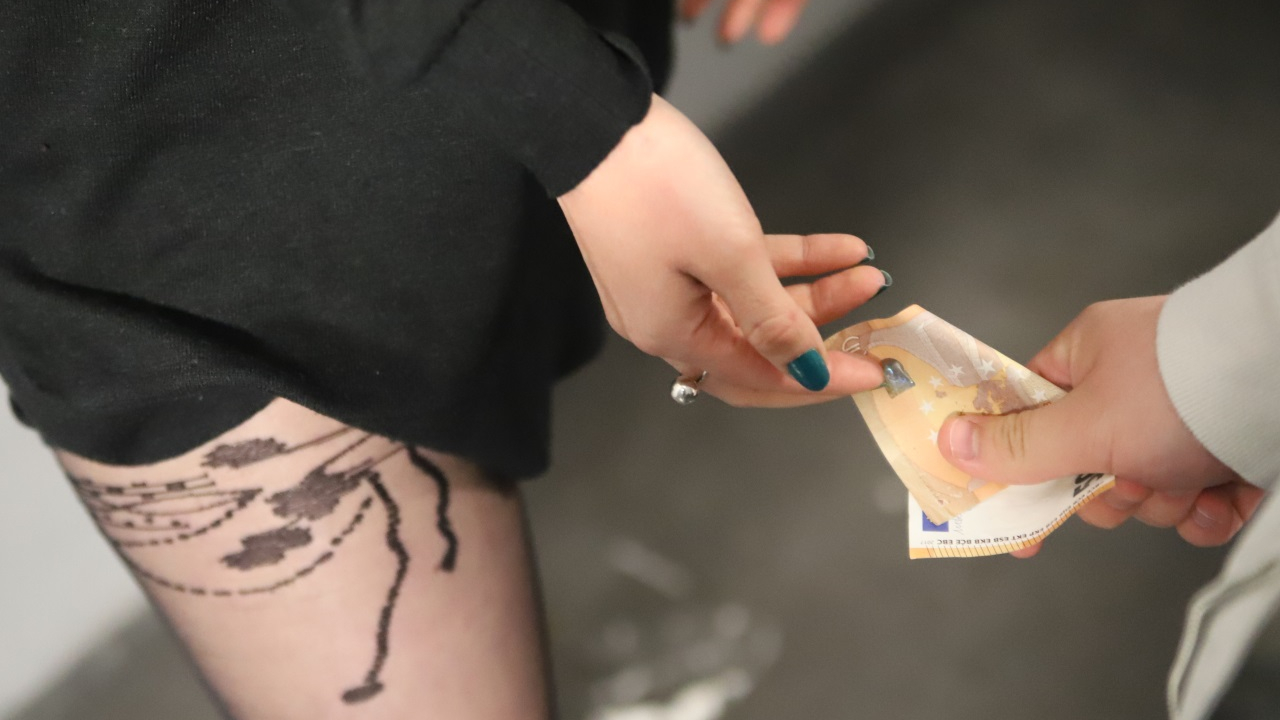 Grenoble : il boxe une escort-girl apr&egrave;s avoir n&eacute;goci&eacute; le prix de la passe