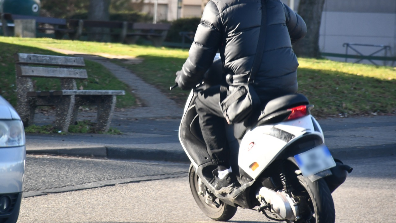 Grenoble : il renverse une fillette puis prend la fuite Grenoble : il renverse une fillette puis prend la fuite