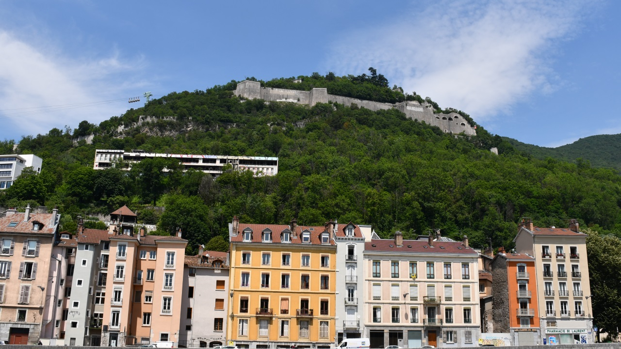 Grenoble&nbsp;: l&rsquo;ancien financeur du restaurant de La Bastille r&eacute;clame 380 000 &euro; &agrave; la R&eacute;gie du t&eacute;l&eacute;ph&eacute;rique