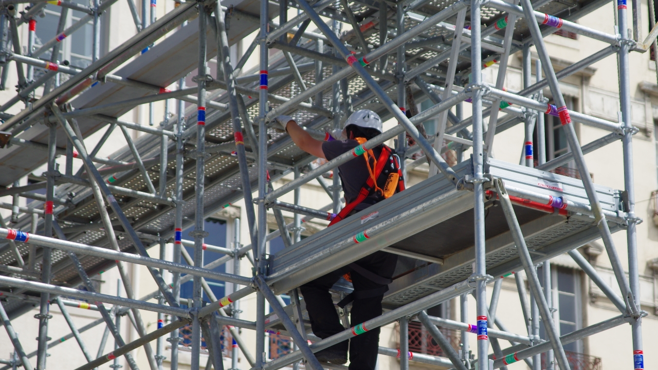 Grenoble : l'ouvrier avait fait une chute mortelle, son patron condamné