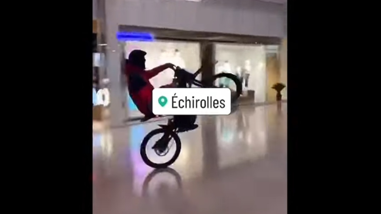 Grenoble : rod&eacute;o sauvage dans le centre commercial Grand&rsquo;Place