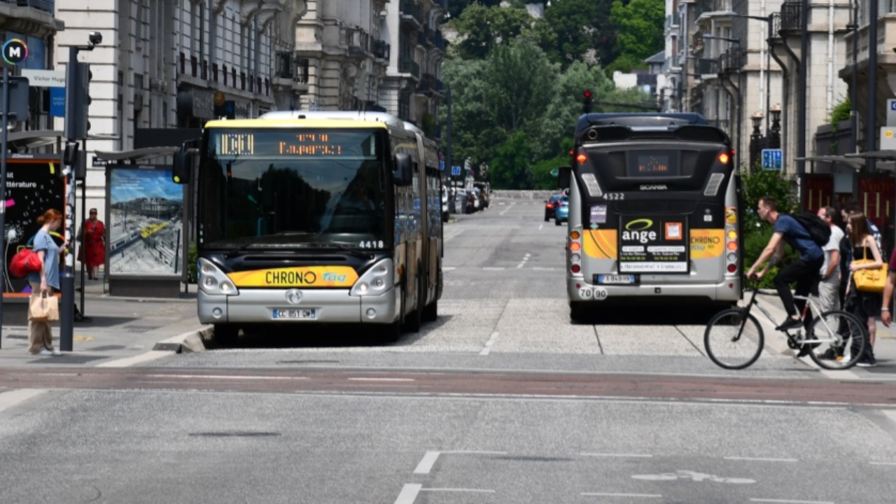Grenoble : un contrôleur de M Tag reçoit un coup de tête Grenoble : un contrôleur de M Tag reçoit un coup de tête