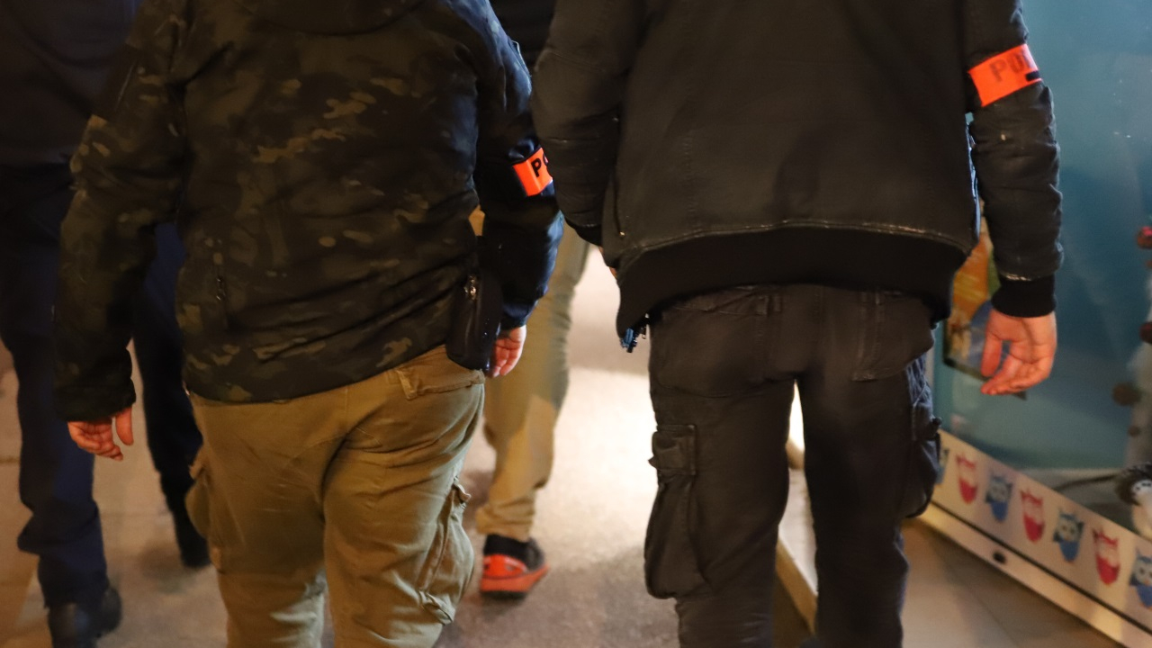 Grenoble : un homme touché par plusieurs balles lors d'une fusillade Grenoble : un homme touché par plusieurs balles lors d'une fusillade