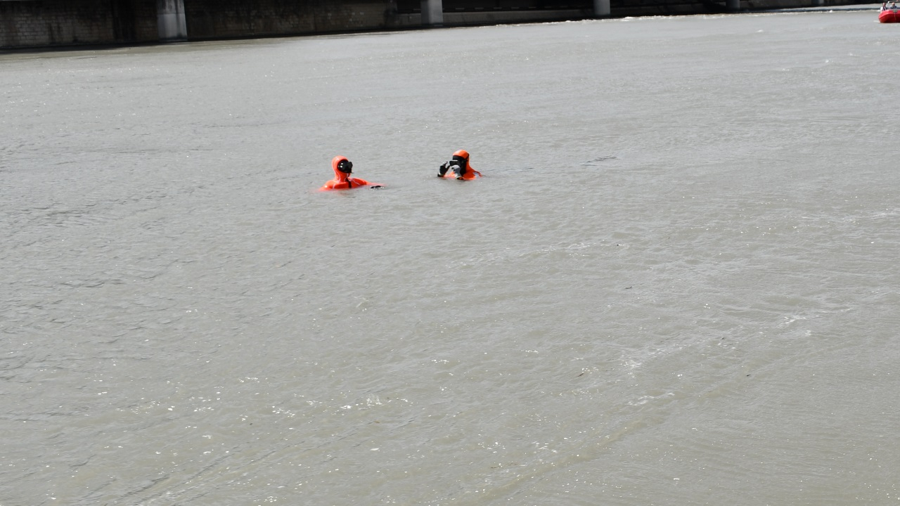 Grenoble : une adolescente saute dans l’Isère, deux policiers lui sauvent la vie Grenoble : une adolescente saute dans l’Isère, deux policiers lui sauvent la vie