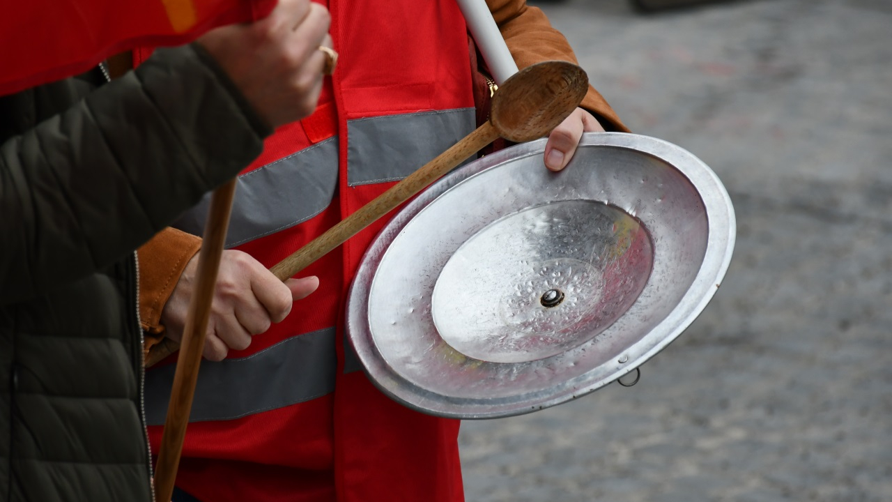 Grenoble : une casserolade pour accueillir Olivier Véran