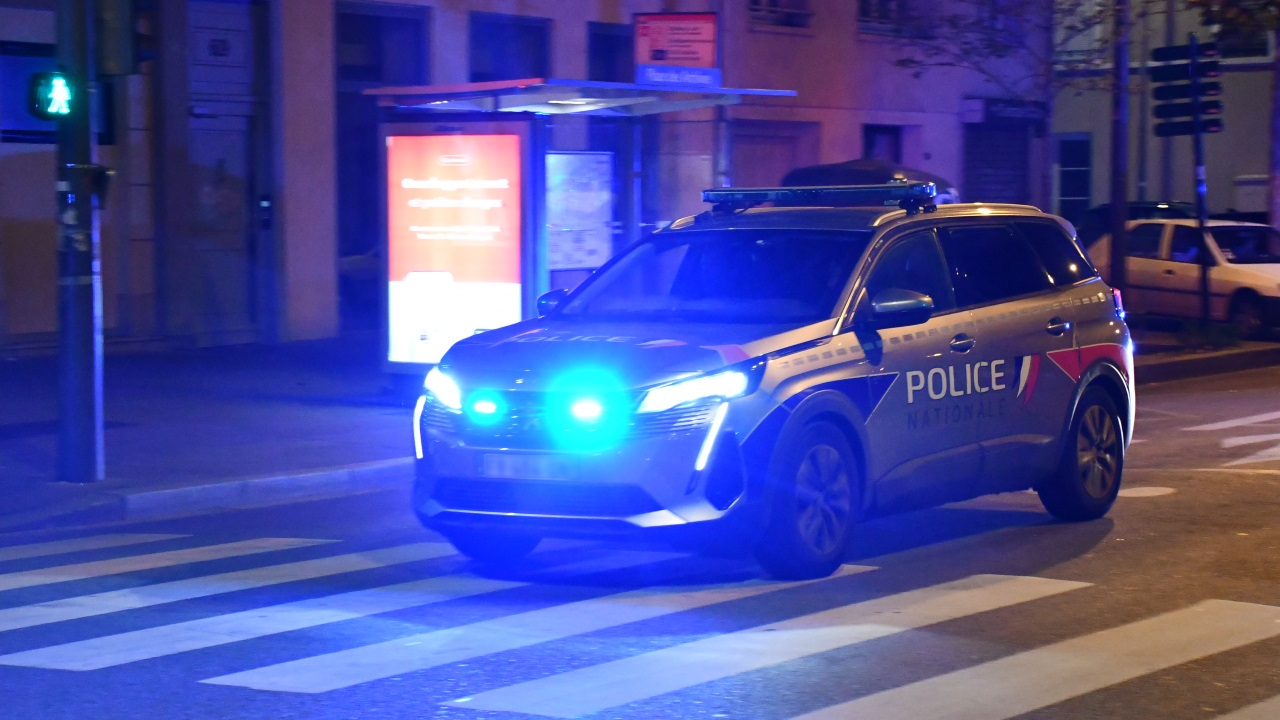 Grenoble : une épicerie visée par des tirs d'arme à feu, le commerçant se volatilise