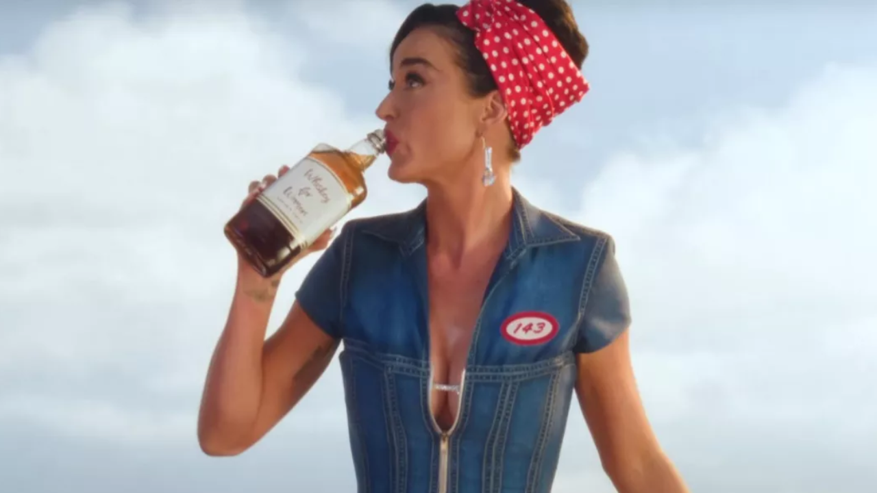 Katy Perry se justifie sur son dernier titre : "C'est un clip qui est un peu sarcastique" Katy Perry se justifie sur son dernier titre : "C'est un clip qui est un peu sarcastique"