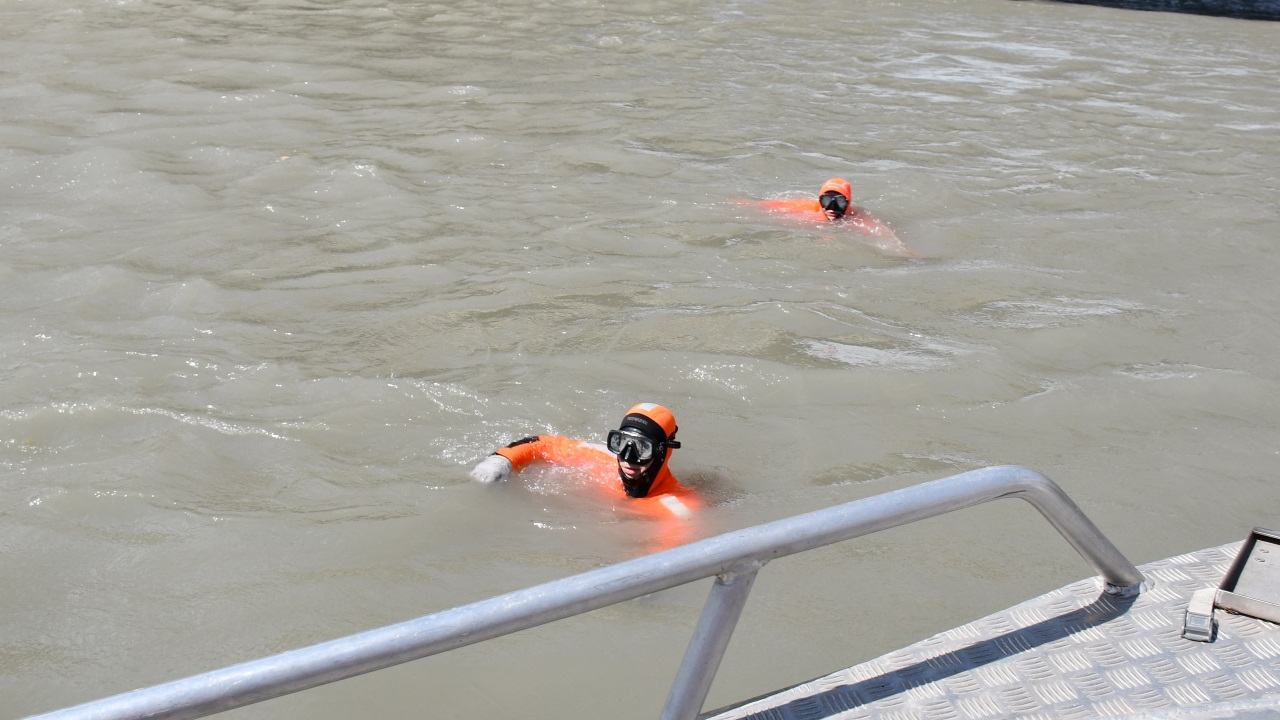 La voiture termine sa course dans le Drac : une jeune femme meurt noyée près de Grenoble