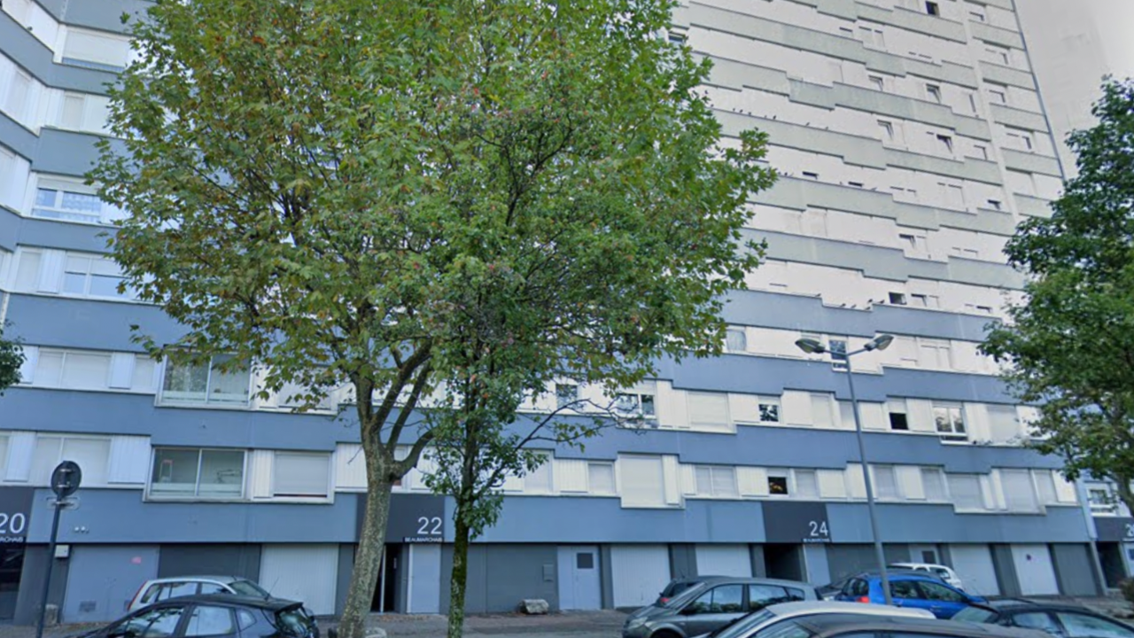 Lardée de coups de couteau dans un immeuble près de Grenoble : la victime aurait été tuée après avoir réclamé de l'argent à une famille d'Echirolles Lardée de coups de couteau dans un immeuble près de Grenoble : la victime aurait été tuée après avoir réclamé de l'argent à une famille d'Echirolles