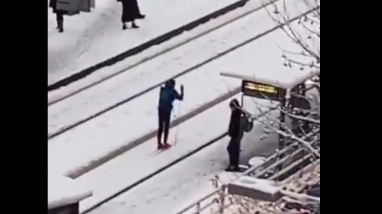 Les vid&eacute;os d'un homme &agrave; ski dans les rues de Grenoble font le buzz