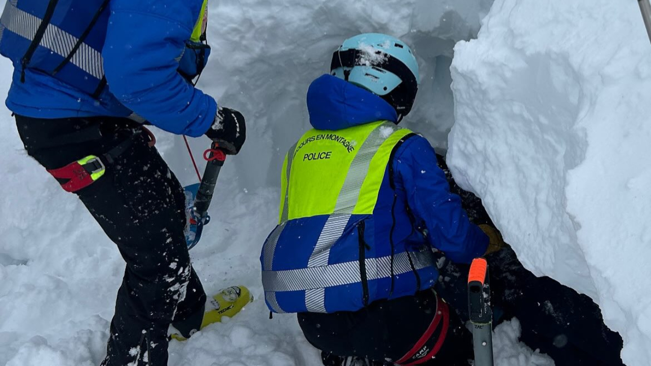 Massif de Belledonne : les secouristes sauvent un skieur de randonnée en proie aux avalanches