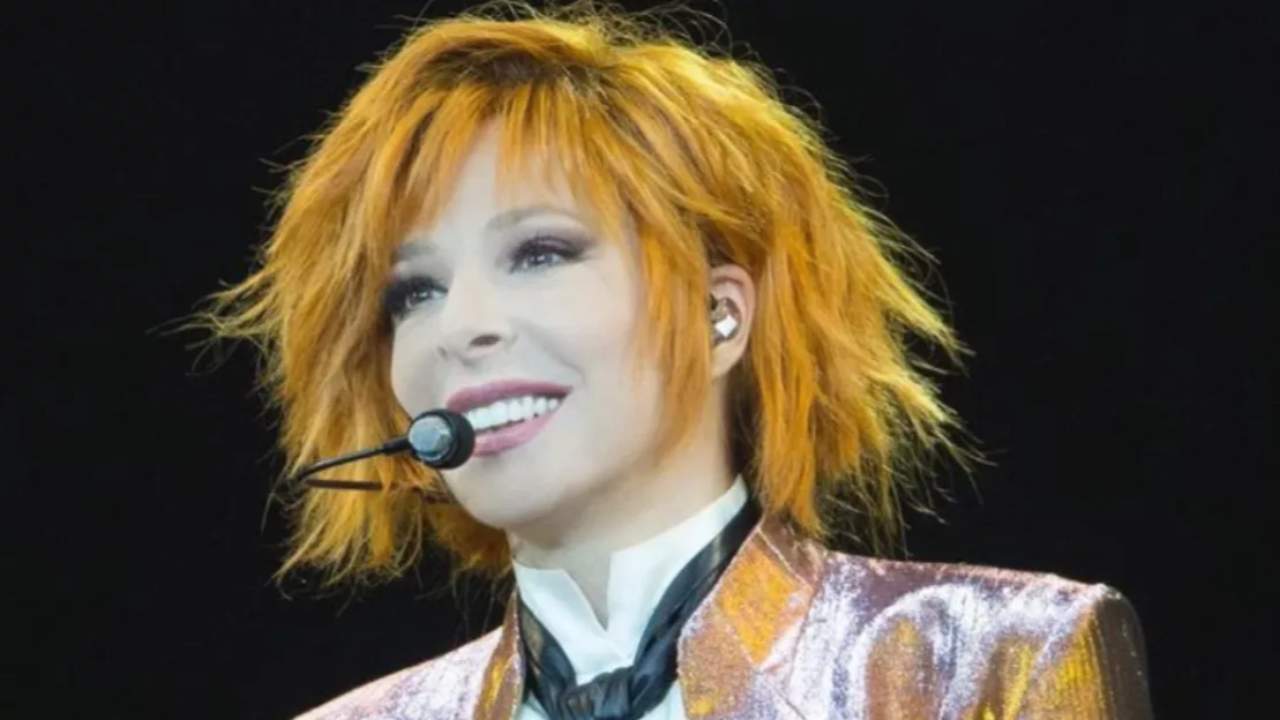 Mylène Farmer : Ce bisous à une star internationale fait le tour d'internet ! Mylène Farmer : Ce bisous à une star internationale fait le tour d'internet !